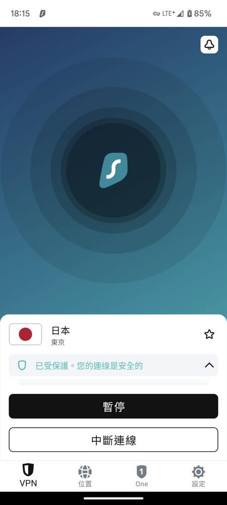 Surfshark 手机客户端已连线界面，显示已连接到日本东京节点，并提供暂停与中断连线按钮